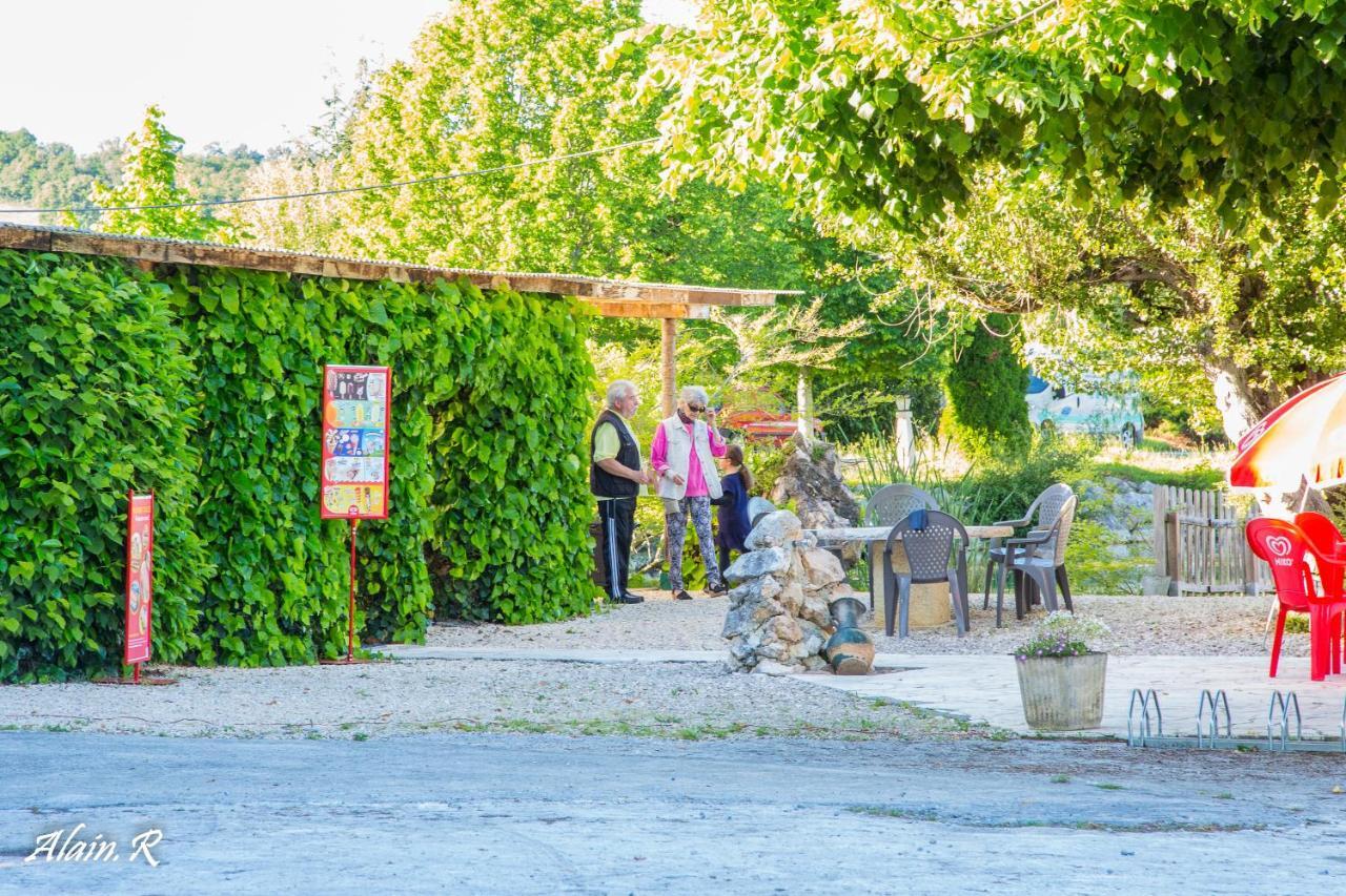 Paradise Challets And Camping Hotel Sarrecave Екстериор снимка